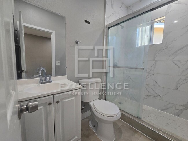 Building Photo - 2/2 Stand Alone Cottage, Private Yard, W/D...