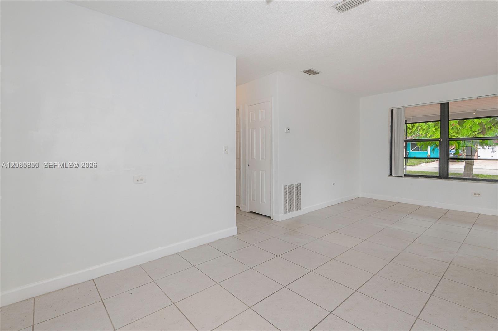 Building Photo - 2631 Alcazar Dr