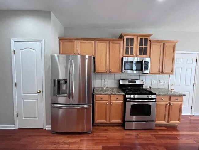 Building Photo - 1712 Hillside Bend Crossing