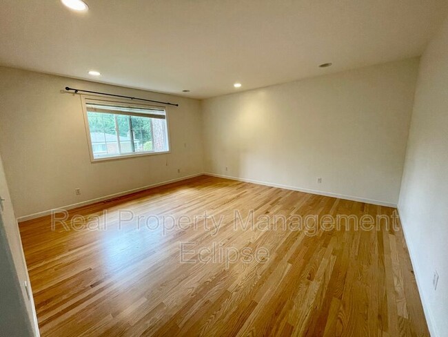 Building Photo - 315 N 155th St