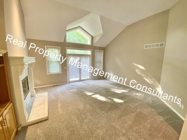 Building Photo - $1000 Move In Incentive on Lake Winnebago 3 Bedroom Home