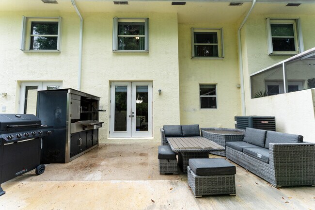 Building Photo - 129 Spruce St