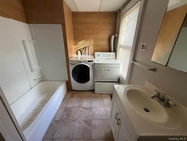 Building Photo - 42 Ulster Ave