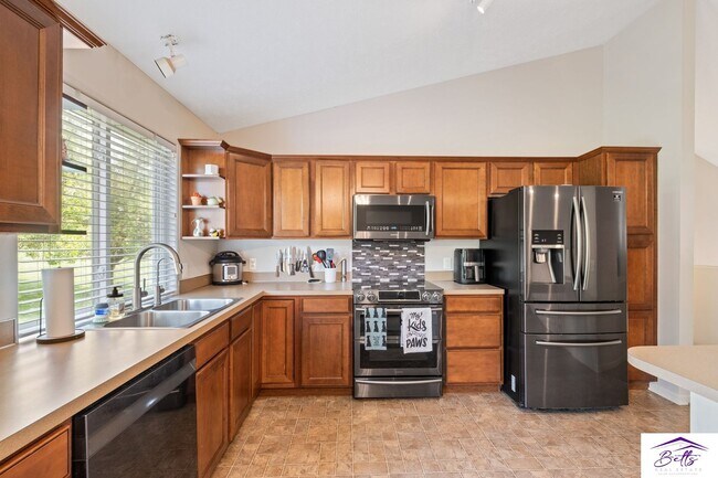 Building Photo - Beautiful Multilevel home in Cattail Creek III