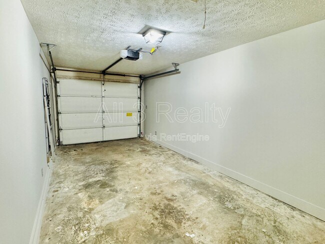 Building Photo - 6008 Woodrun Ct