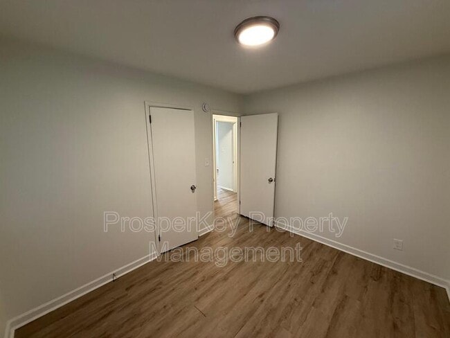 Building Photo - 3127 Latona Dr SW