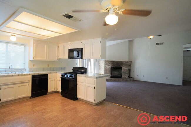 Building Photo - Lovely Home In Southwest Bakersfield!