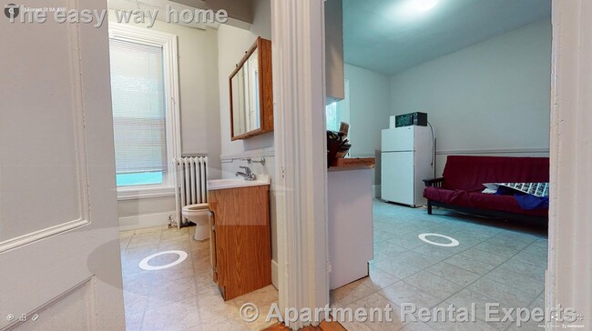 Building Photo - 8 A Forest St