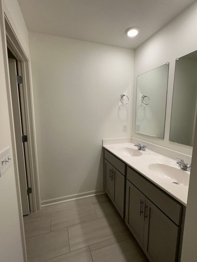 Building Photo - Spacious Family Home in Chelsea Park - Coming Soon