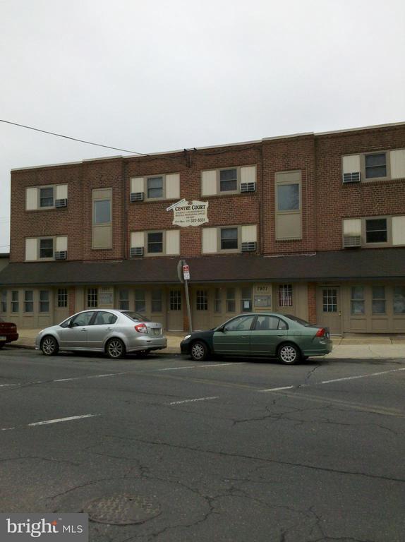 Building Photo - 7850 Oxford Ave
