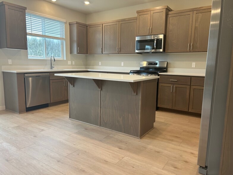Kitchen W/ SS Appliances - 535 Withers Ct SE