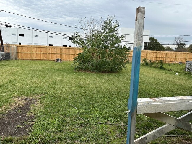 Building Photo - 205 Burke Rd