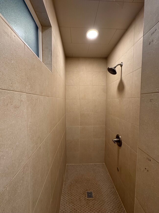 Building Photo - 41-675A Mokulama St