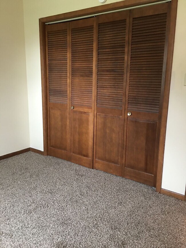 Building Photo - 805 Mitchell Ave