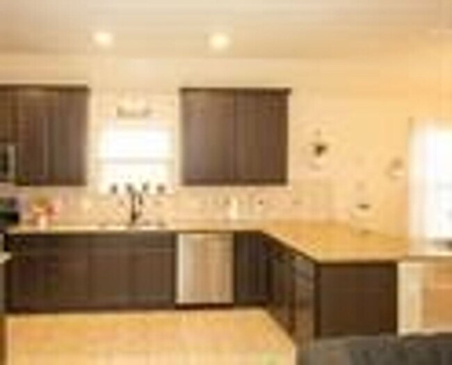 Building Photo - This adorable rental home holds all your favorite features for modern living in the up-and-coming...