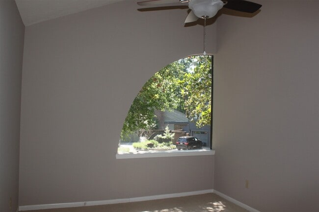 Building Photo - 3126 E Lake Cres Dr