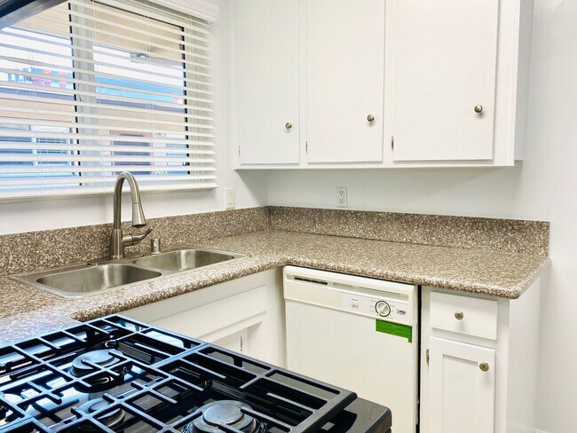 Building Photo - 2956-2958 S Robertson Blvd