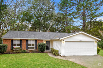 Building Photo - Charming 3-Bed Ranch with Attached Garage