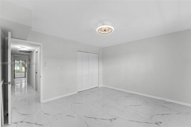 Building Photo - 2303 Lucaya Ln
