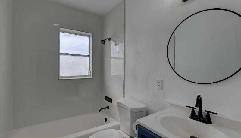 Building Photo - 417 Hollyhock Ln