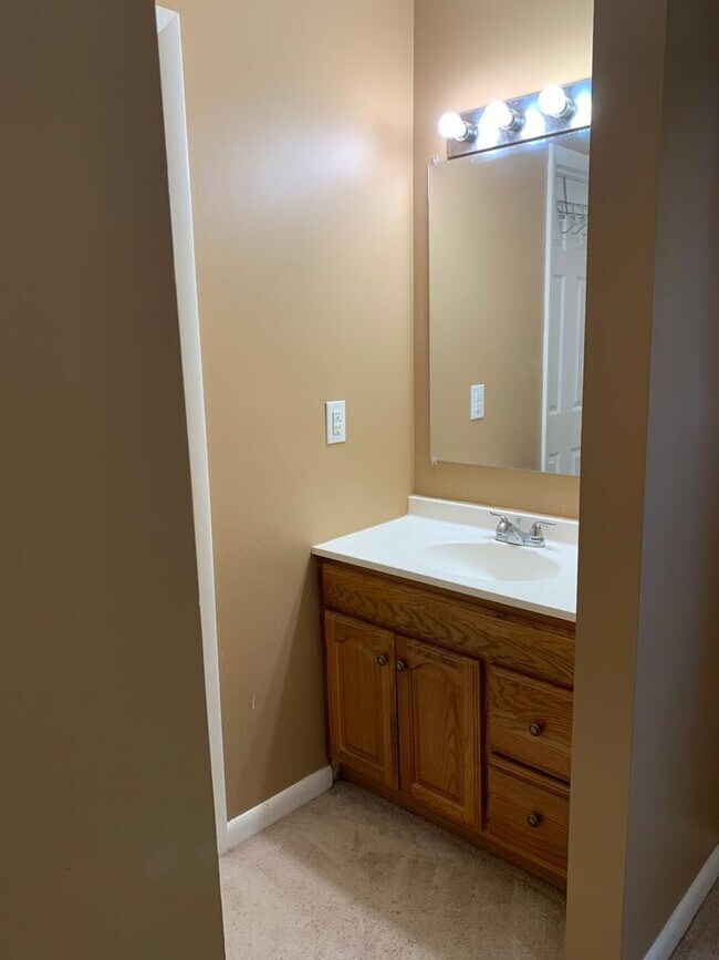 Building Photo - 5625 Saint Charles Dr