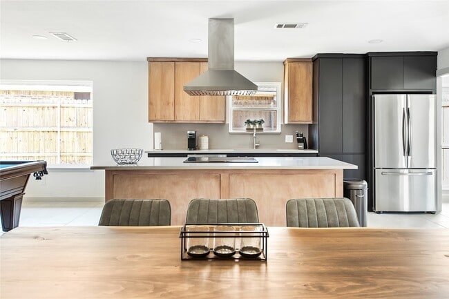 Building Photo - 2212 Parkhaven Dr