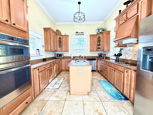 Building Photo - 509 S Willow Ave