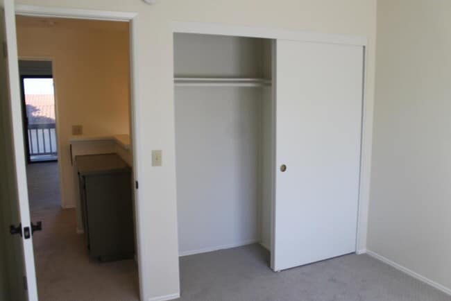 Building Photo - 3Bed/2.5Bath Townhome off Poinsettia!~ Briarwood