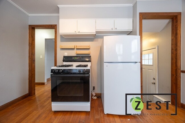 Building Photo - Amazing 3 Bedroom 1 Bathroom - $1500