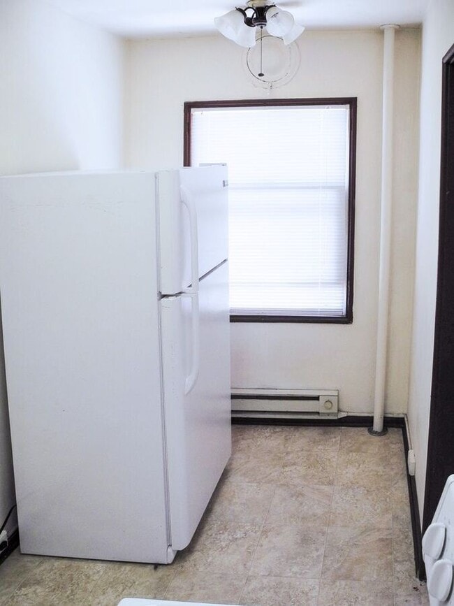 Building Photo - 6209 1/2 15th Ave NW-304