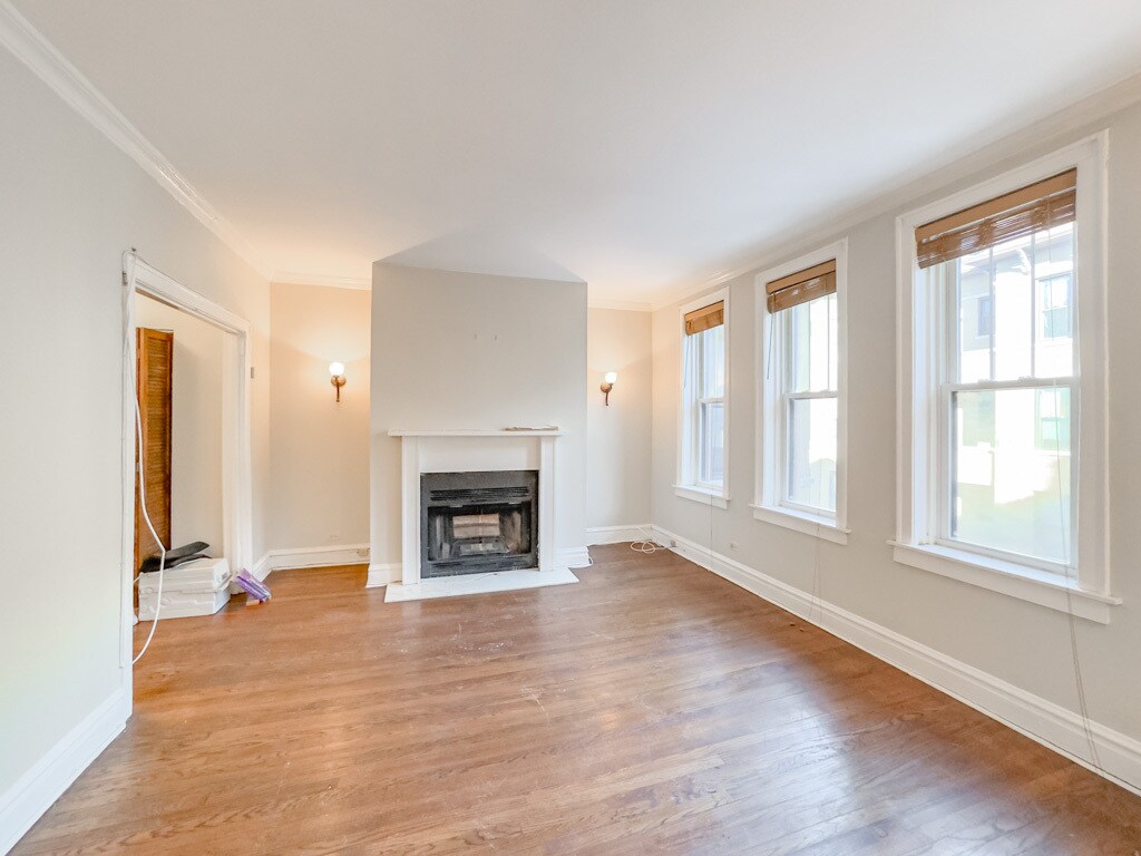 Building Photo - 1337 W Lunt Ave