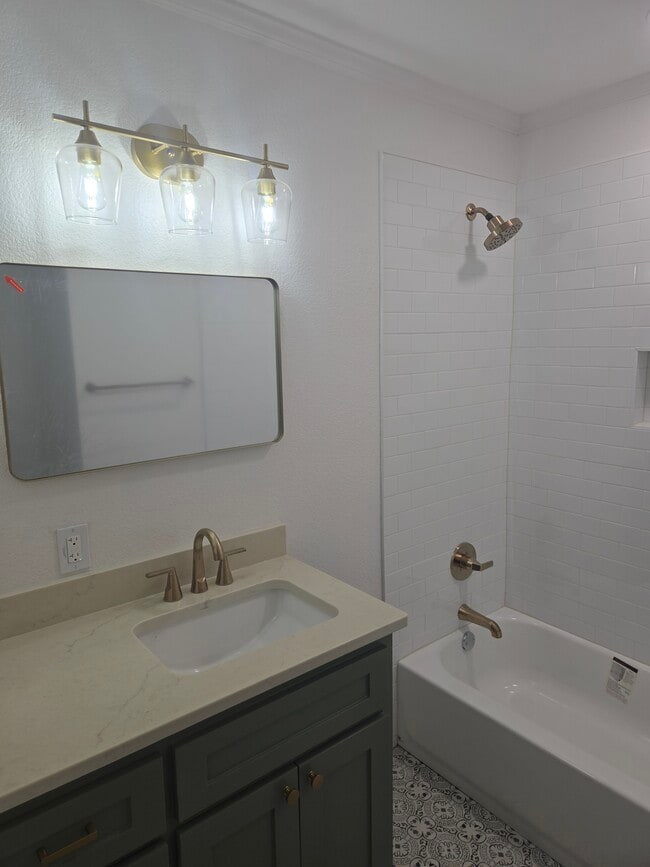 Building Photo - 415 N 23rd St