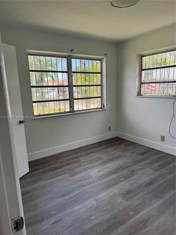 Building Photo - 2620 SW 53rd Ave