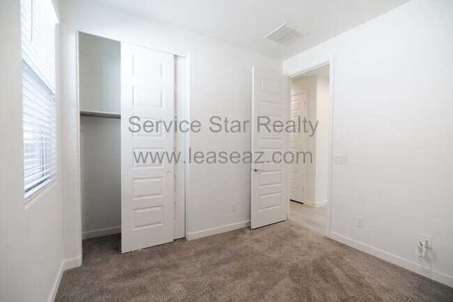 Building Photo - 9129 W Sells Dr