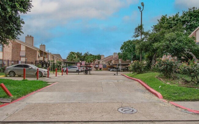 Building Photo - 10202 Forum Park Dr