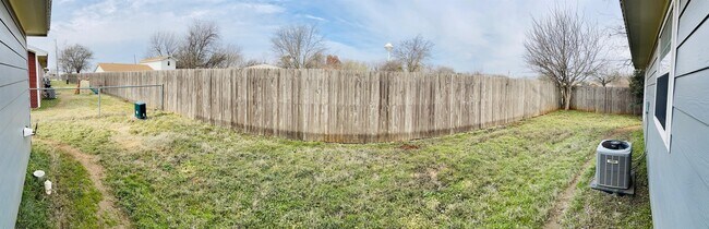 Building Photo - 502 N Cleburne Whitney Rd