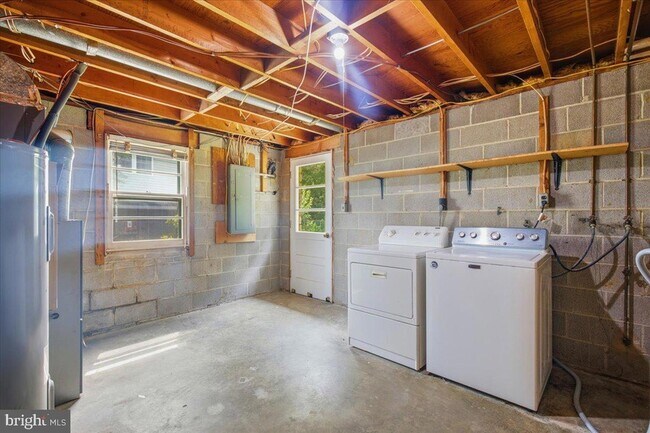 Building Photo - 1447 Knight Ave