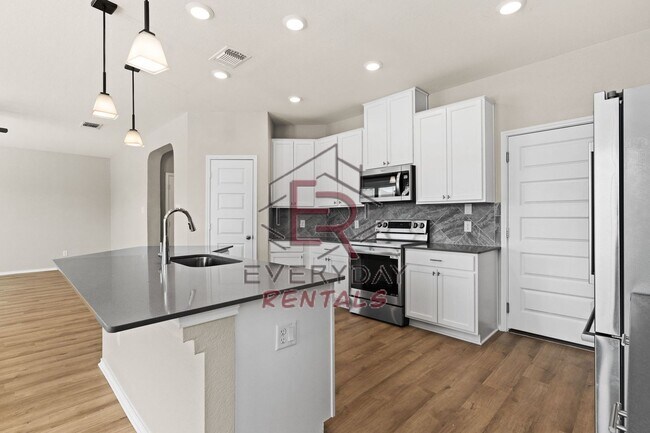 Building Photo - Large 3 bedroom close to I-35 in Belton