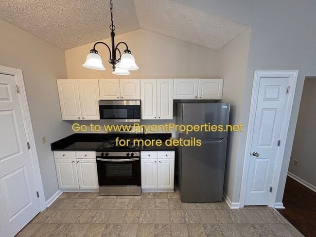 Building Photo - 2002 Dogwood Ln