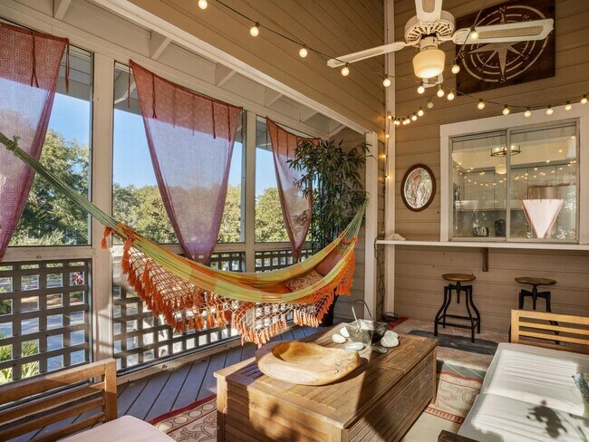 Building Photo - 3BR/3BA Fully Furnished Beach Cottage at H...
