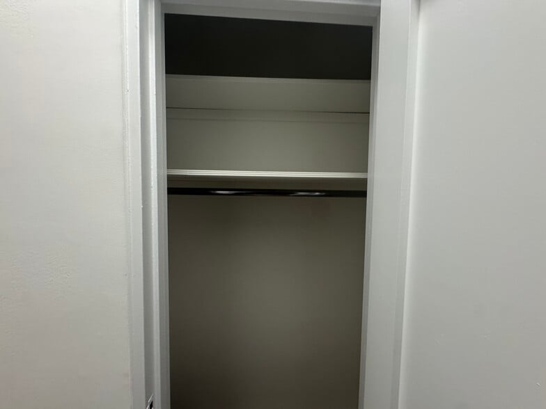 Building Photo - 21916 Edgewood Ave