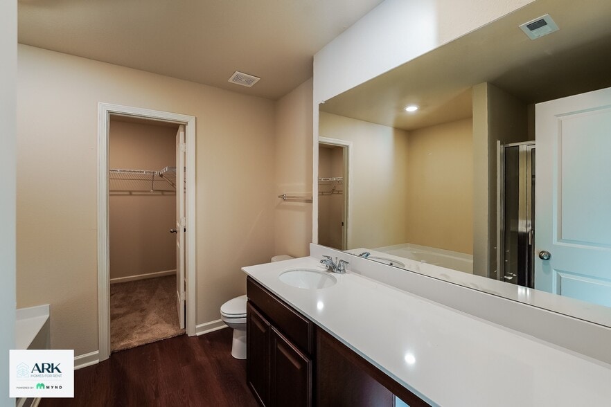 Building Photo - 430 Clover Cir