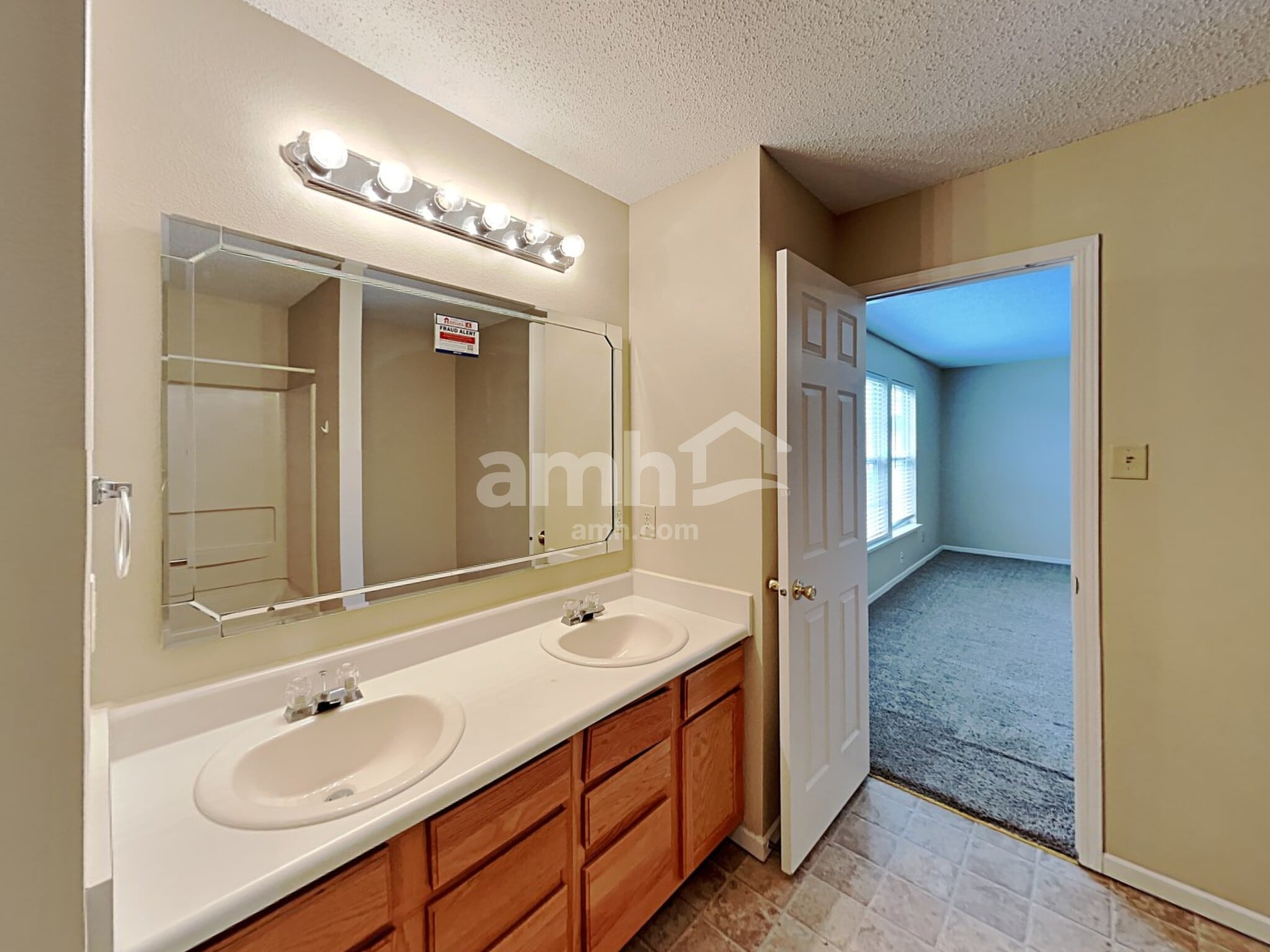 Building Photo - 10798 Cyrus Dr
