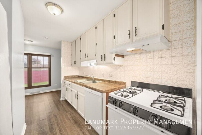 Building Photo - 654 Cambridge Ave