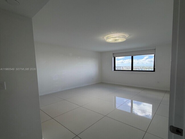 Building Photo - 5252 NW 85th Ave