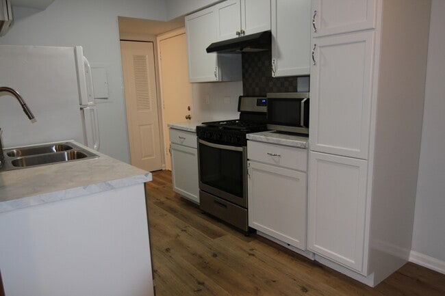 Building Photo - 184 Betty Ct