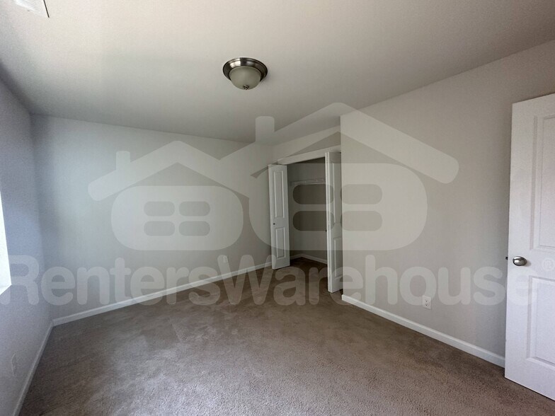 Building Photo - 2711 Fiddleback St NE