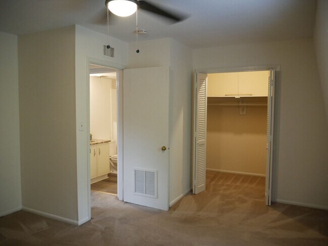 Building Photo - 3822 Country Club Rd