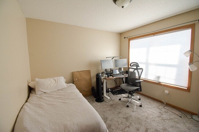 Building Photo - Stewartville Townhome with Attached Garage