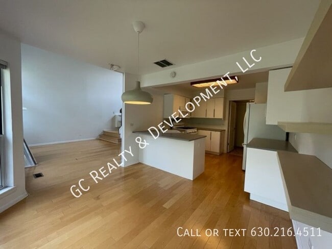 Building Photo - 730 Sturnbridge Ln